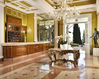 Villa Cortine Palace Relais Chateaux - סירמיונה - דלפק קבלה