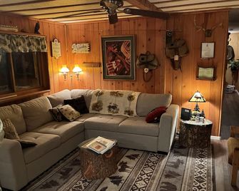 Rock Creek Mt With Private Creek Access. clinton Mt, Missoula Mt - Clinton - Living room