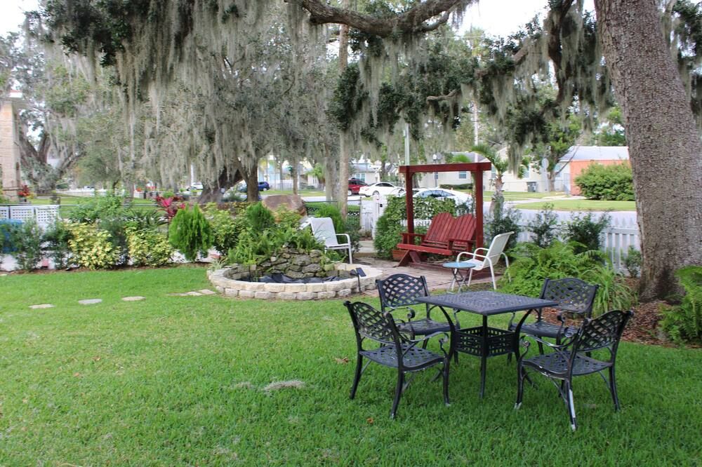 Ms. Maggie's South Country Inn - Daytona Beach - Patio