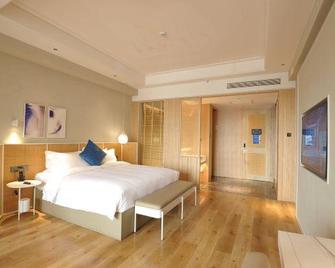 Shuiyu Hot Spring Holiday Hotel - Zhumadian - Bedroom