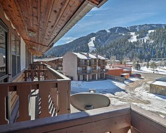 Red River Home w/ 2 Balconies - 1 Block to Main St - Red River - Balcony