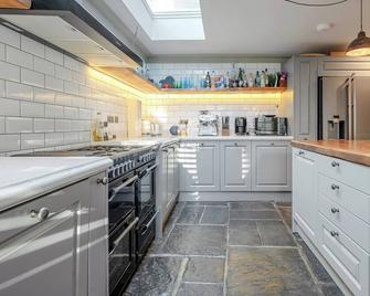 Fabulous Oasis for unique experience in Clapham - London - Kitchen