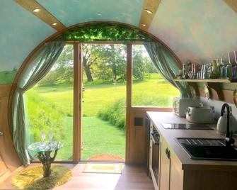 Romantic Rural Break In Countryside Castle Grounds Private Retreat Wizards Rest - Barnstaple - Kitchen