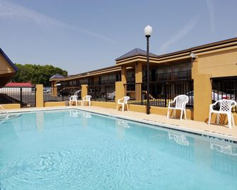 Americas Best Value Inn Alachua - Alachua - Zwembad