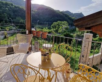 Casa rurale con grande giardino e orto tra i monti - Villafranca Tirrena - Balcony