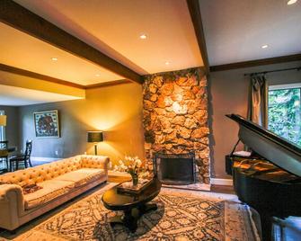Private Sanctuary in the City - Bellevue - Living room
