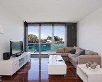 Bell Street Apartments - Torquay - Living room
