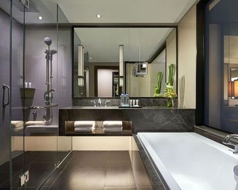Mangkuluhur Artotel Suites - Jakarta - Bathroom
