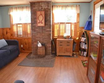 Outstanding Ocean Front, Working Water Front, Private, - 2nd House Availab - Milbridge - Sala de estar