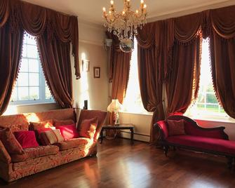 Entire Luxury 8 Bedroom Period House with Hot Tubs and Disco Room - Downpatrick - Living room