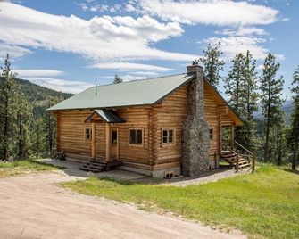 Remote Mountain Cabin with Incredible Views - Superior - Building