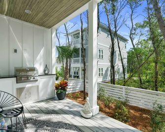 Halcyon Dayz by Avantstay New Build w/ Pool Access - Freeport - Balcón