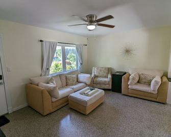 Quintessential Florida Oasis Home - Fort Lauderdale - Sala