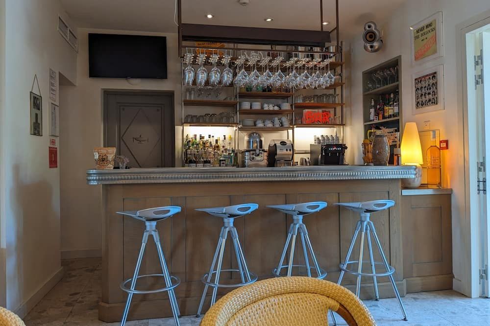 باستيس هوتل سان تروبيز - سان-تروبيه - بار