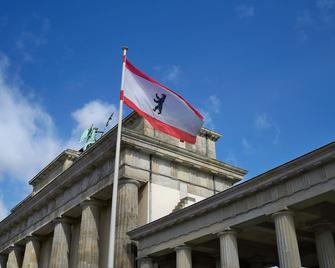 Holiday house with 5 bedrooms for up to 10 people in Berlin Steglitz-Lichterfelde - Berlin - Gebäude