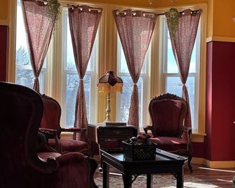 Beautiful Upstairs Victorian Apartment on Broadway - Rotterdam