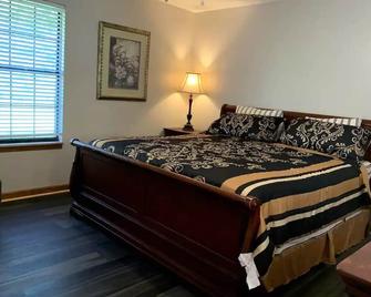 2 Bed 2 Bath Lovely Home West Rome - Rome - Bedroom
