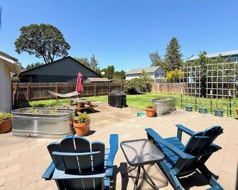 Viola's Farmhouse - McMinnville - Patio