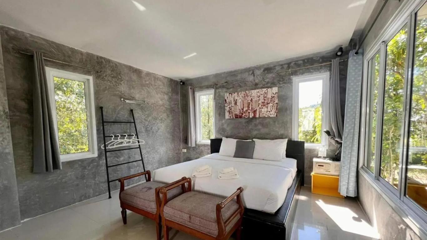 Nitiporn Resort kohphayam & seaagain bar and restaurants