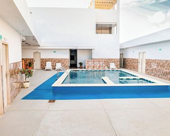 El Cairo Hotel - Uribia - Piscina