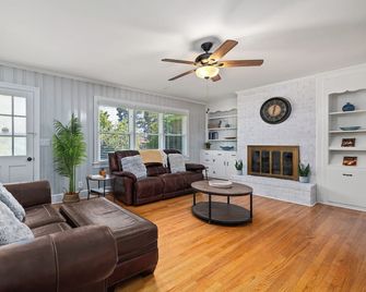 4br Oversized Multi-Car Driveway Near Us-70 Walk Downtown - Clayton - Sala de estar