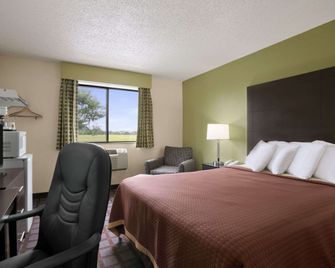 Super 8 by Wyndham Saginaw - Saginaw - Bedroom