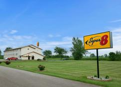 Super 8 by Wyndham Saginaw - Saginaw - Edifício