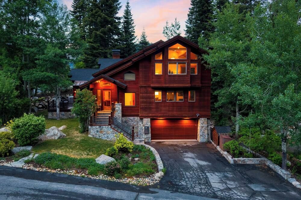Cedars at Palisades by Avantstay Hot Tub, Resort Access, and Mountain Views - Olympic Valley - Bâtiment