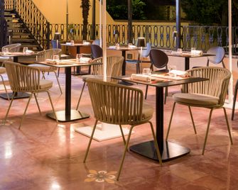 Una Hotels One Catania - קטאניה - פטיו
