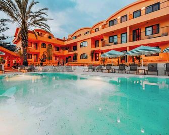 Unsal Hotel - אולודניז - בריכה