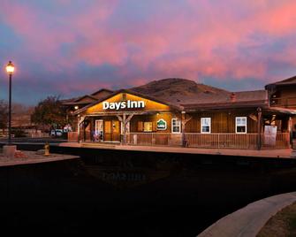 Days Inn by Wyndham Lebec - Lebec - Building