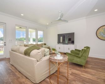 Bridge View Retreat, Bridge View Retreat- Luxurious 4Br -Lake Martin Home - Alexander City - Sala de estar