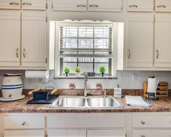 Furnished Deck and Fire Pit Greeneville Home! - Greeneville - Keuken