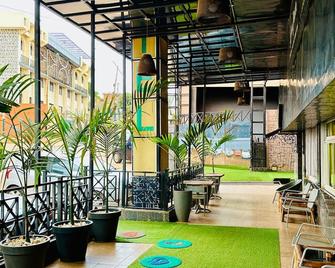 Yaahot Hotel - Yaoundé - Patio