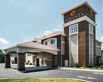 La Quinta Inn & Suites by Wyndham Chambersburg - Chambersburg - Rakennus