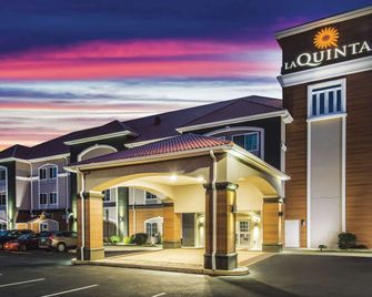 La Quinta Inn & Suites by Wyndham Chambersburg - Chambersburg - Bygning