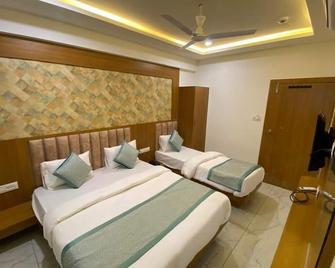 Hotel Neptune - Ahmedabad - Schlafzimmer