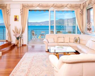 Panoramic Villa Clementina - Torri Del Benaco - Phòng khách