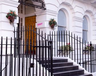 Smart Russell Square Hostel - London - Außenansicht