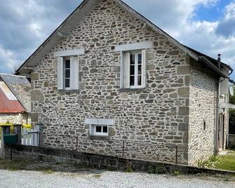 Quiet 2-bedroom country house in Peyrissac, Corrèze - Treignac - Building