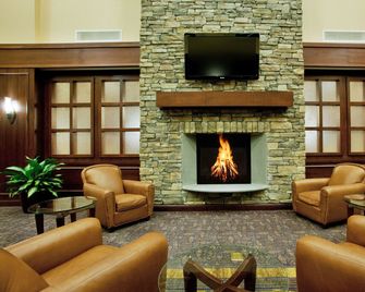 Holiday Inn Express & Suites Wilmington-Newark By IHG - Newark - Lounge