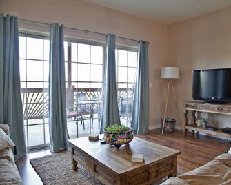 Rockwood Resort - Branson - Living room
