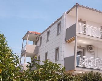 Milos Apartments - Afitos - Budynek