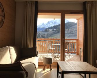 Luxury 2 Bedroom Apartment with view of Mont Blanc - Combloux - Obývací pokoj