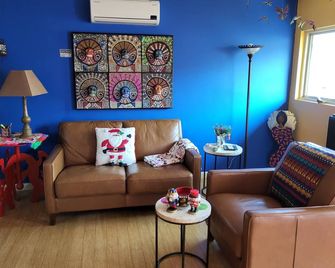 Apartment above a double garage, about 7 years old. - Los Ángeles - Sala de estar