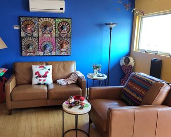 Apartment above a double garage, about 7 years old. - Los Ángeles - Sala de estar