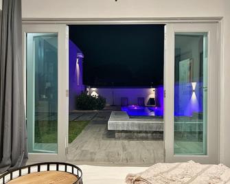 Private Pool, Hydromassage Jacuzzi & short drive away from amazing beaches. - Hatillo - Habitación