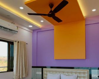 Sea Eagle Home Stay & Cottages Asagoli, Guhagar. - Guhāgar - Bedroom