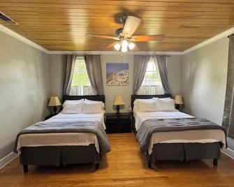 Spacious 4-bedroom house in lovely Nacogdoches with AC, WiFi - Nacogdoches - Ložnice