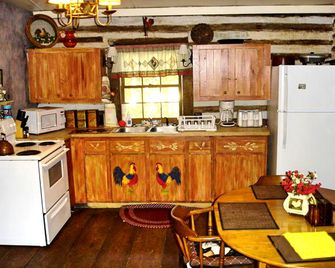 Rustic Cabin Getaway near Flint River in Thomaston, Georgia - Thomaston - Кухня